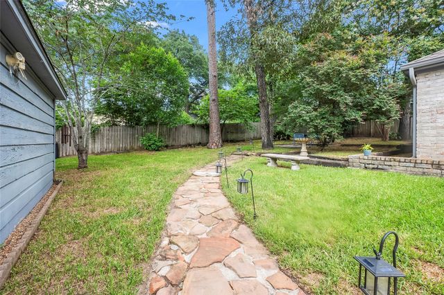 112 Broken Bough Lane, Conroe, TX 77304