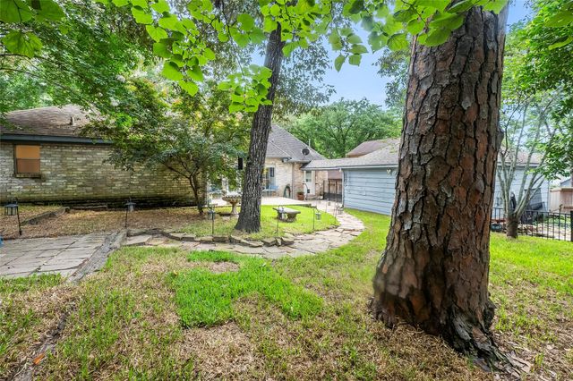 112 Broken Bough Lane, Conroe, TX 77304