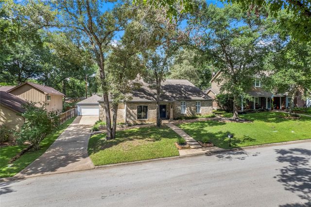 112 Broken Bough Lane, Conroe, TX 77304