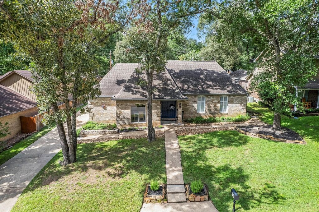 112 Broken Bough Lane, Conroe, TX 77304