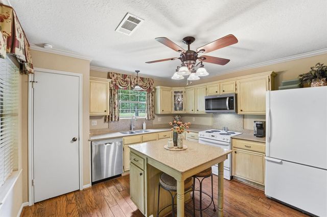 70 Oak Leaf Drive, Huffman, TX 77336