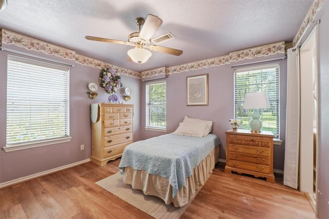 70 Oak Leaf Drive, Huffman, TX 77336