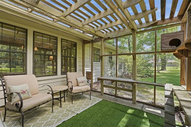 70 Oak Leaf Drive, Huffman, TX 77336