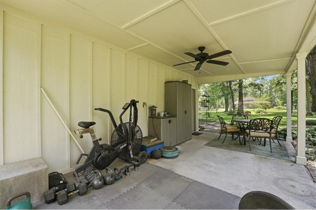 70 Oak Leaf Drive, Huffman, TX 77336