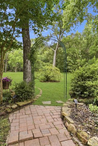 70 Oak Leaf Drive, Huffman, TX 77336