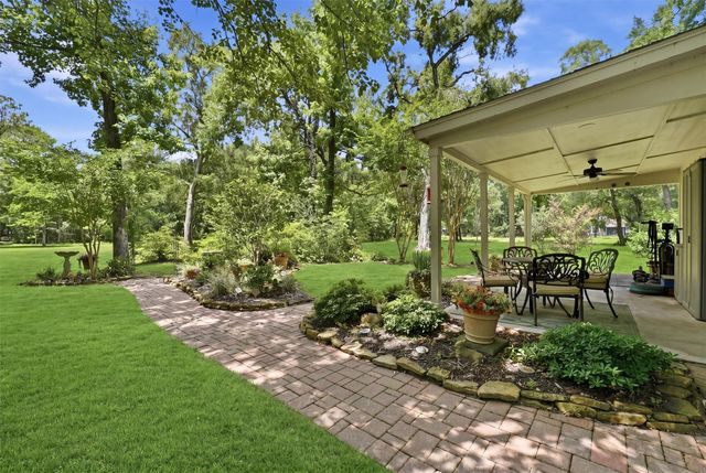 70 Oak Leaf Drive, Huffman, TX 77336