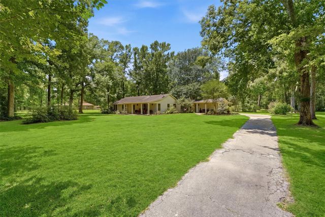 70 Oak Leaf Drive, Huffman, TX 77336