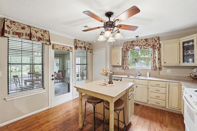 70 Oak Leaf Drive, Huffman, TX 77336