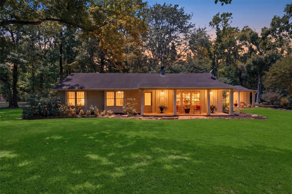 70 Oak Leaf Drive, Huffman, TX 77336