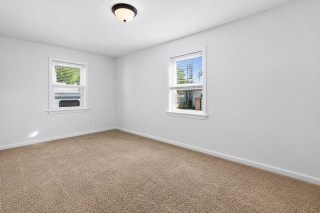 21 Golf St, Fairhaven, MA 02719