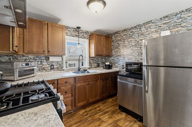 21 Golf St, Fairhaven, MA 02719