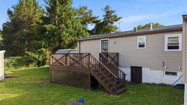 21 Golf St, Fairhaven, MA 02719
