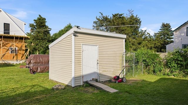 21 Golf St, Fairhaven, MA 02719