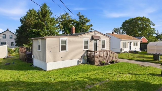 21 Golf St, Fairhaven, MA 02719
