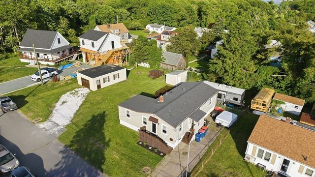 21 Golf St, Fairhaven, MA 02719