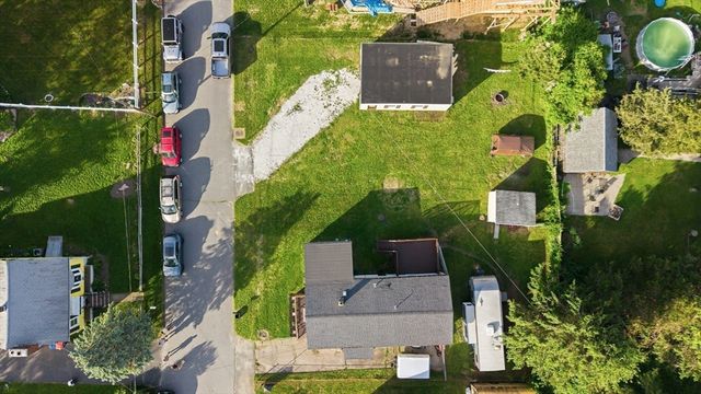 21 Golf St, Fairhaven, MA 02719