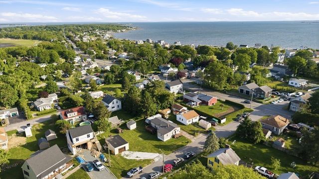 21 Golf St, Fairhaven, MA 02719