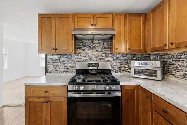 21 Golf St, Fairhaven, MA 02719