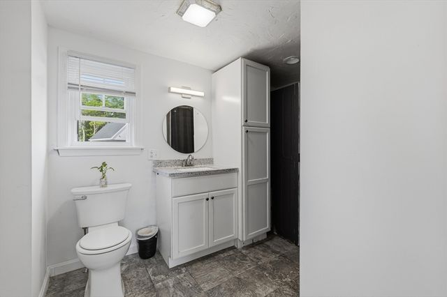 21 Golf St, Fairhaven, MA 02719