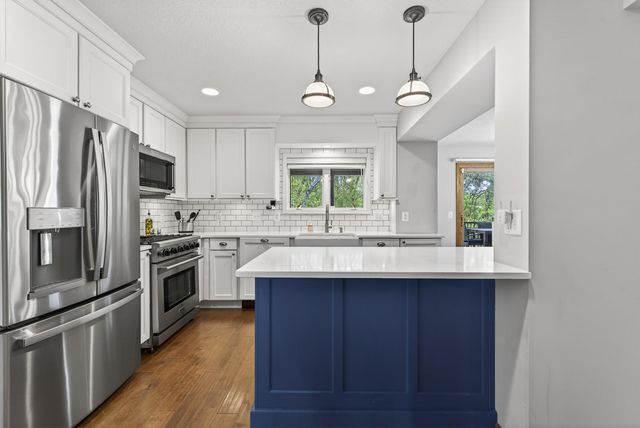 1289 Castle Court, Golden Valley, MN 55427