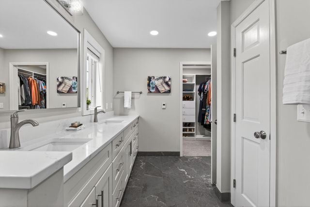 1289 Castle Court, Golden Valley, MN 55427