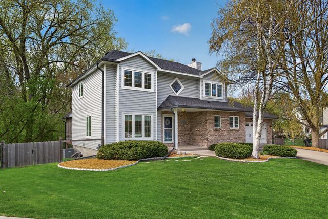 1289 Castle Court, Golden Valley, MN 55427