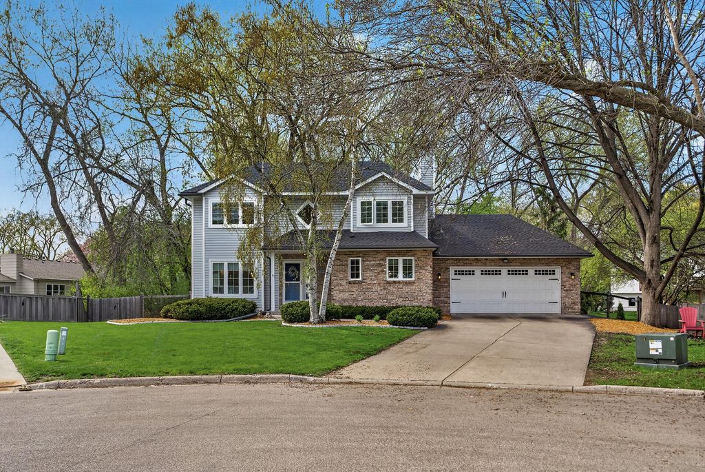 1289 Castle Court, Golden Valley, MN 55427