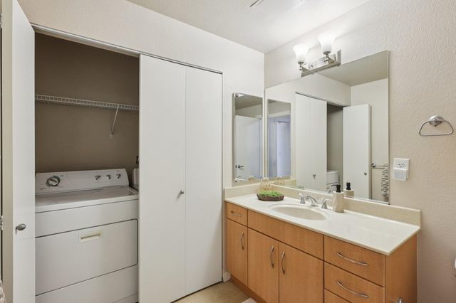 1511 Jefferson St Unit TH11, Oakland, CA 94612