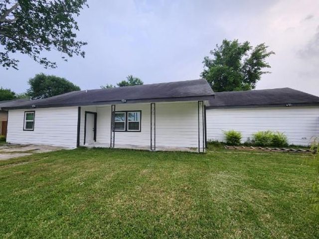 431 14th Avenue N, Texas City, TX 77590
