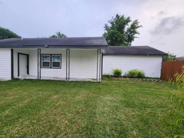 431 14th Avenue N, Texas City, TX 77590