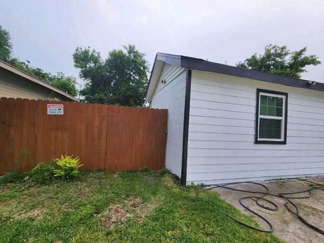431 14th Avenue N, Texas City, TX 77590