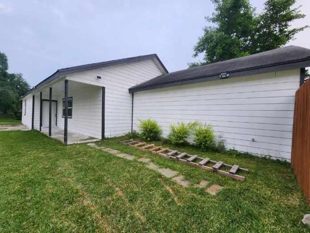 431 14th Avenue N, Texas City, TX 77590