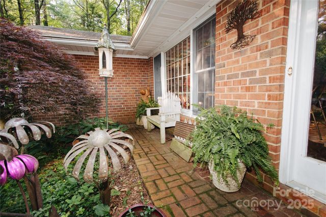 100 Wolf Shoals Drive, Hendersonville, NC 28739