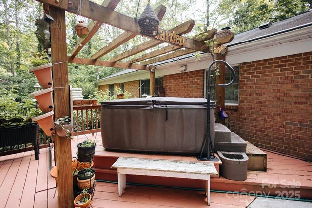 100 Wolf Shoals Drive, Hendersonville, NC 28739