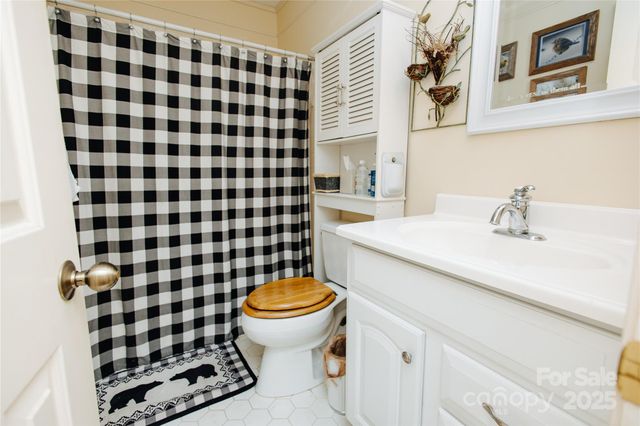 100 Wolf Shoals Drive, Hendersonville, NC 28739