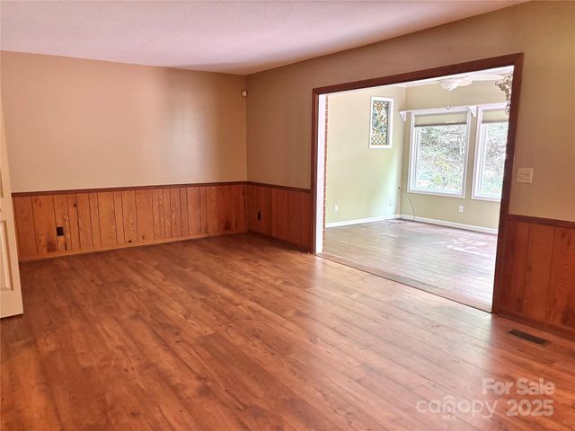 100 Wolf Shoals Drive, Hendersonville, NC 28739