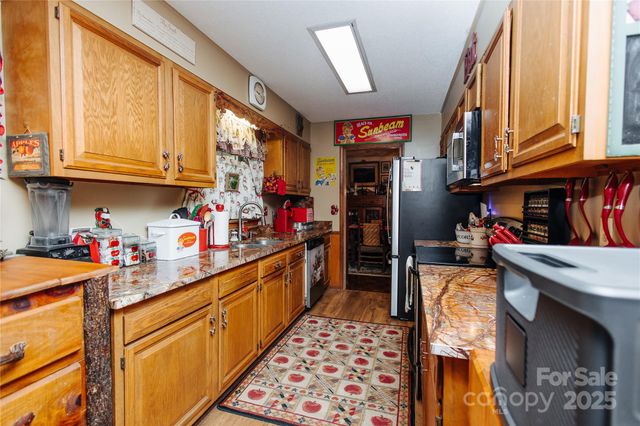 100 Wolf Shoals Drive, Hendersonville, NC 28739