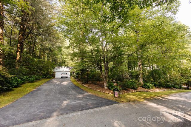 100 Wolf Shoals Drive, Hendersonville, NC 28739