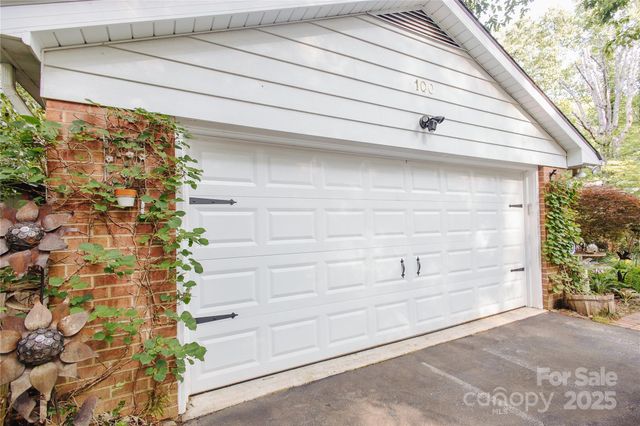 100 Wolf Shoals Drive, Hendersonville, NC 28739