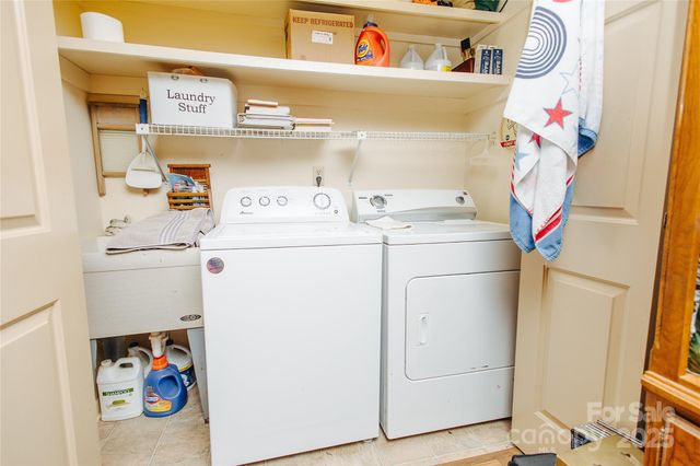 100 Wolf Shoals Drive, Hendersonville, NC 28739