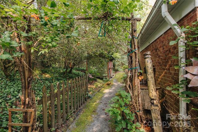 100 Wolf Shoals Drive, Hendersonville, NC 28739