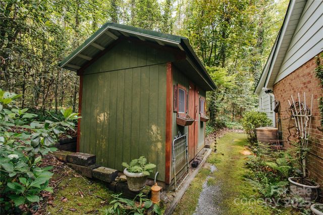 100 Wolf Shoals Drive, Hendersonville, NC 28739