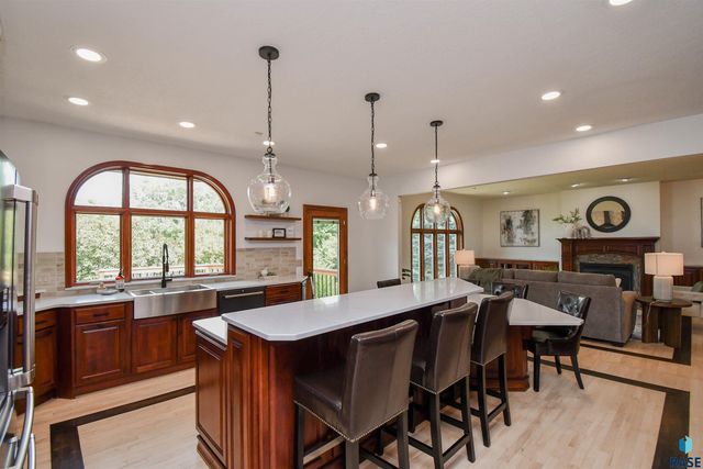 4800 S Caraway Cir Circle, Sioux Falls, SD 57108