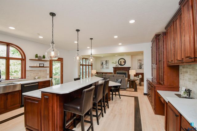 4800 S Caraway Cir Circle, Sioux Falls, SD 57108