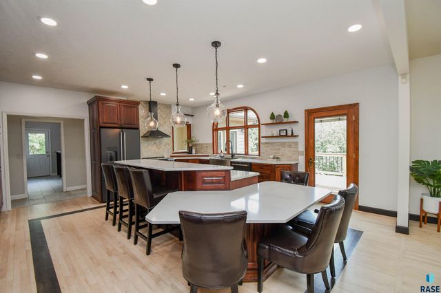 4800 S Caraway Cir Circle, Sioux Falls, SD 57108
