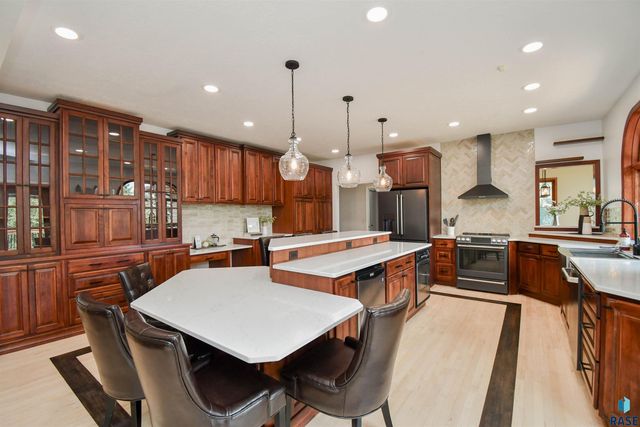 4800 S Caraway Cir Circle, Sioux Falls, SD 57108