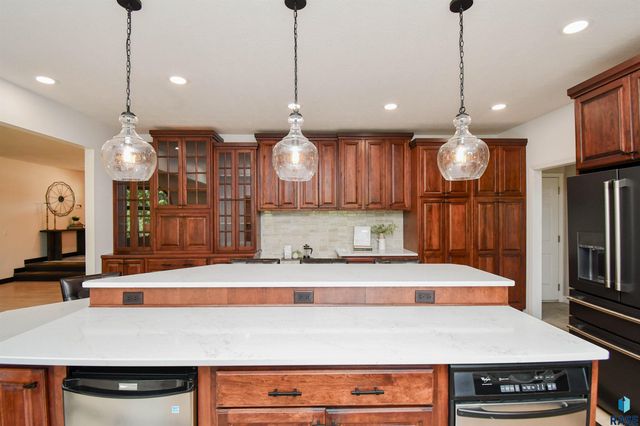 4800 S Caraway Cir Circle, Sioux Falls, SD 57108