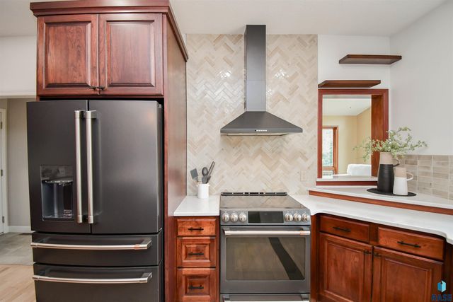 4800 S Caraway Cir Circle, Sioux Falls, SD 57108