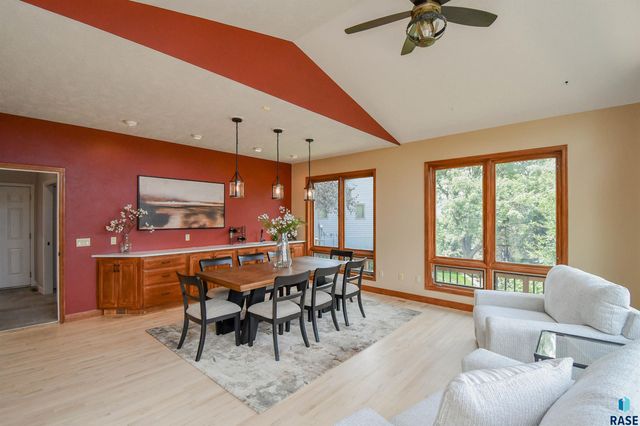 4800 S Caraway Cir Circle, Sioux Falls, SD 57108