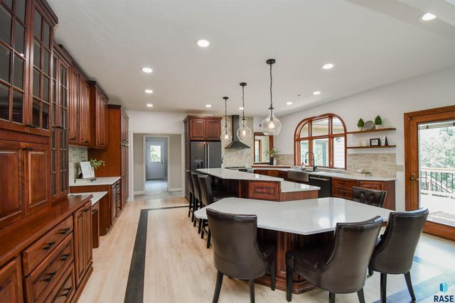 4800 S Caraway Cir Circle, Sioux Falls, SD 57108